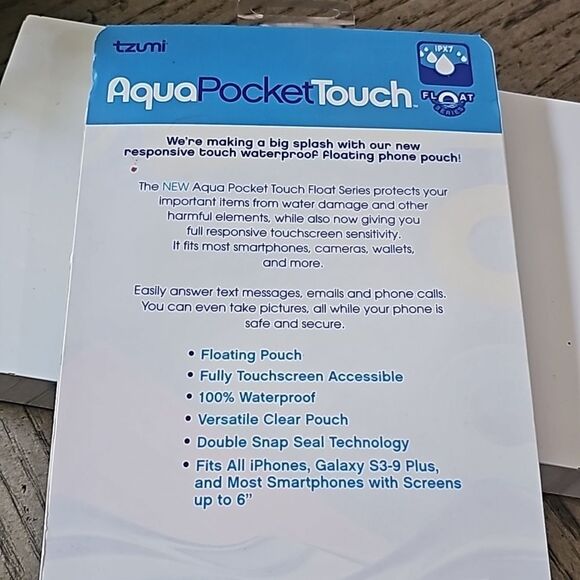 Waterproof floating pouch for phone NWT with lock seal technology - Picture 3 of 4